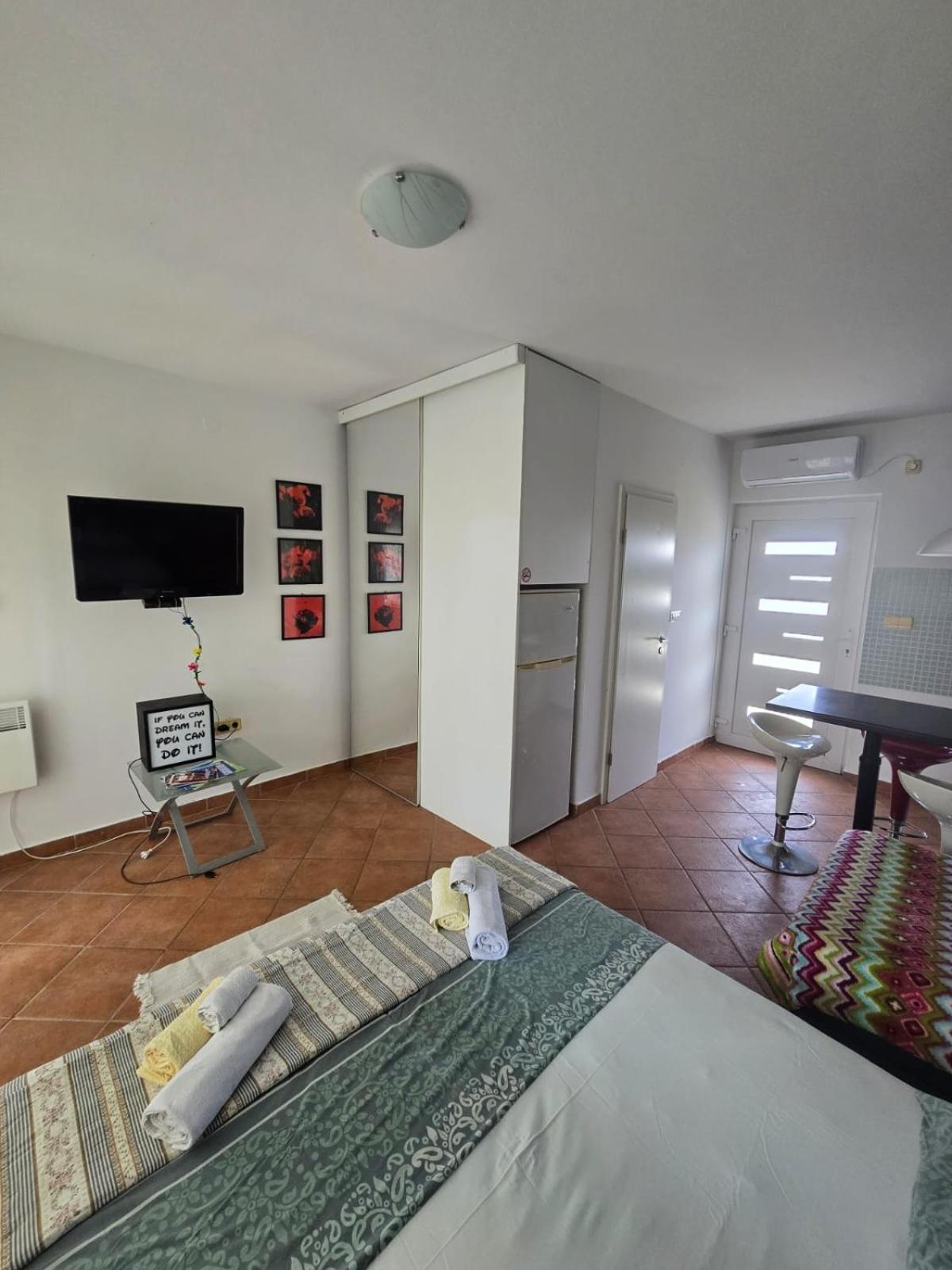 Studio Apartman Sukosan